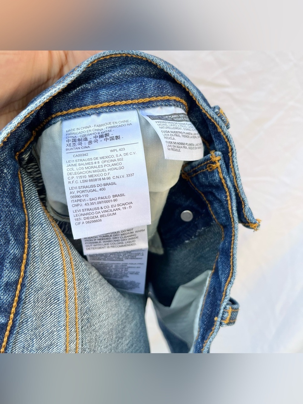LEVI’S | WHITE OAK CONE DENIM JEAN SHORTS IN SIZE 30 - Picture 5 of 7